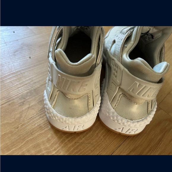 Nike Sneakers Tan Women’s Size 7 - Picture 2 of 4